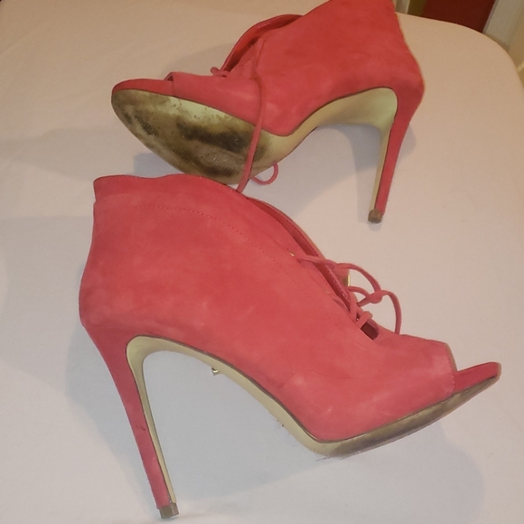 GUESS red suede tie up stiletto booties - Picture 8 of 11